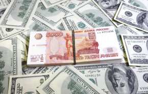 الدولار يتقهقر امام الروبل الروسي بعد رفع الفائدة