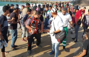 4 إصابات بقمع الاحتلال المسير البحري الثامن شمال القطاع
