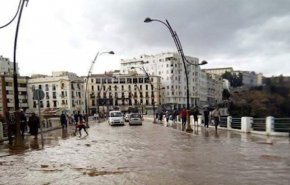 بالصور.. أمطار غزيرة تغرق مدينة قسنطينة الجزائرية
