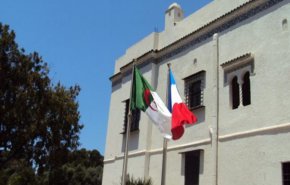 الجزائر ترفع الحماية الأمنية عن محيط السفارة الفرنسية وقنصلياتها