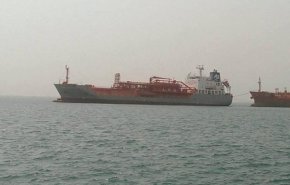 تحالف العدوان يمنع دخول سفن محملة بالمشتقات النفطية لميناء الحديدة