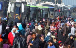 هزاران شهروند سوری از مناطق تروریست ها خارج شدند

