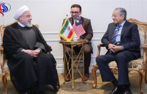روحانی در دیدار نخست وزیر مالزی: کشورهای دوست در برابر یکجانبه‌گرایی آمریکا بایستند