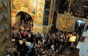متطرفون أوكرانيون يستولون على كنيسة