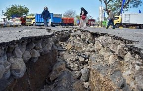 عشرات القتلى إثر زلزال عنيف وتسونامي في إندونيسيا
