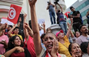 الوضع الراهن في تونس.. أزمة السياسة وتداعياتها الاقتصادية