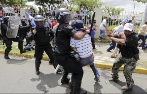 نيكاراغوا.. شرطة مكافحة الشغب تفرق بعنف مسيرة للمعارضة 