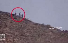 بالفيديو/اليمن: لحظة اقتحام مواقع مرتزقة العدوان غرب السديس بنجران 