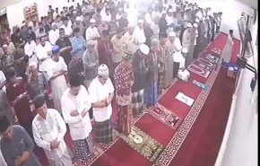 شاهد: مصلون داخل مسجد بإندونيسيا حين وقوع الزلزال العنيف!!
