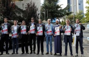 تجمع أمام القنصلية السعودية بإسطنبول احتجاجا على اختطاف خاشقجي