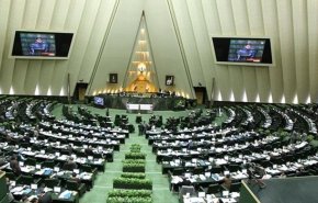 اجتماع مغلق للبرلمان الايراني للبحث في رزم الدعم الحكومي