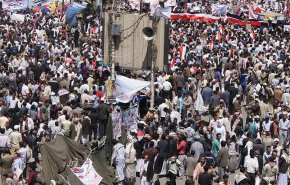 اليمنيون يحتفون برحيل الاحتلال البريطاني وأعينهم على طرد الإمارات
