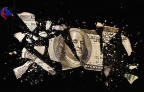بلومبرگ: دلار به زودی فروخواهد پاشید