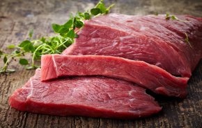 السائل الذي يخرج من اللحم الأحمر ليس دماً…!