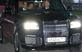 بوتين يصطحب السيسي بجولة في سيارته الجديدة