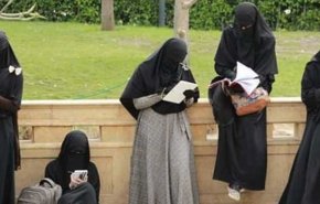 الجزائر پوشش برقع در محل کار را ممنوع کرد
