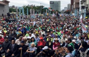 عشرات آلاف الاشخاص يتظاهرون مطالبين باستقلال تايوان عن الصين+فيديو