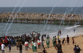تظاهرات گسترده فلسطینی ها در نوار ساحلی غزه/ خبرنگار العالم زخمی شد