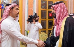 رفتار «پسر خاشقچی» در دیدار با ولیعهد و شاه سعودی چه چیزی را فاش می کند؟ + فیلم