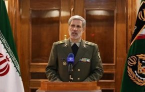 وزير الدفاع الايراني يعلق على تصنيع مقاتلة 