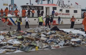 وفاة غواص إندونيسي في موقع البحث عن حطام الطائرة المنكوبة