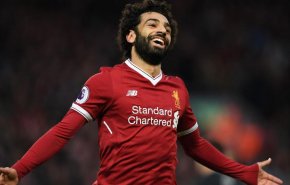 محمد صلاح يتصل بالفنانة التشكيلية صانعة تمثاله + صورة