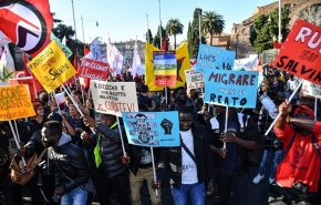 الآلاف يتظاهرون في روما رفضا لمرسوم مناهض للمهاجرين