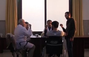 شاهد: ماذا يفعل وفد طبي ايراني في مدينة حلب؟
