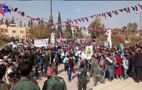 تظاهرات گسترده مردم «درعا» در حمایت از بشار اسد+تصاویر