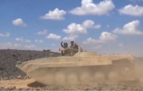 بالفيديو ...تحرير تلول الصفا يقرب الجيش السوري من قاعدة التنف الامريكية 