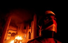 استدعاء 34 ضابطآ عراقيآ للتحقيق باسباب حرق القنصلية الايرانية في البصرة
