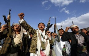 بالفيديو... حكم مباراة في اليمن يستخدم الرصاص بدلا من الصفارة