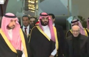 ولي العهد السعودي يصل تونس وقايد السبسي في استقباله