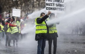 مردم بلژیک در اعتراض به گرانی سوخت تظاهرات کردند/ پلس با تظاهرکنندگان درگیر شد 
