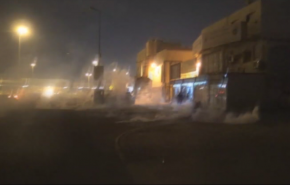 شاهد:النظام البحريني يقمع الاحتجاجات الرافضة للانتخابات 