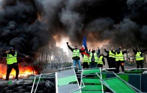 فرانسه در آتش و خشم/ جلیقه زردها، مکرون را نمی خواهند