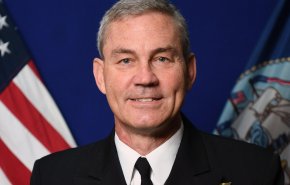 العثور على قائد الأسطول الخامس الأمريكي ميتا في البحرين