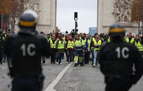 الحكم بالسجن مع النفاذ على محتجين في فرنسا