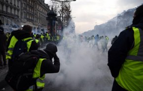 “السترات الصفراء” يطالبون بخروج فرنسا من الاتحاد الأوروبي+فيديو
