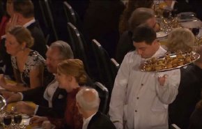 نادل يخطف الأضواء في مأدبة عشاء جائزة نوبل! 