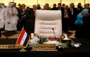 عطوان: من يقف خلف الدعوة الغريبة والمفاجئة لإعادة سوريا إلى الجامعة العربية؟