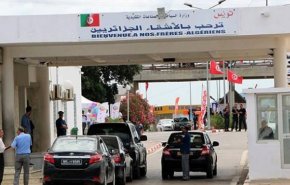 تونس.. محتجون يُغلقون معبر بوشبكة الحدودي مع الجزائر