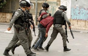 الاحتلال يعتقل 18 مواطنًا بمداهمات في الضفة الغربية