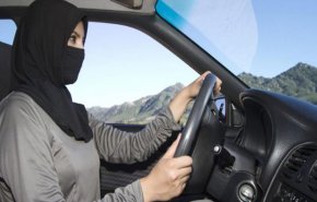 هكذا تعامل سعودي مع زوجته لمنعها من القيادة!
