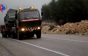 فیلم | گسیل تجهیزات نظامی ترکیه به مرزهای جنوبی خود همزمان با خبر خروج آمریکا از سوریه 