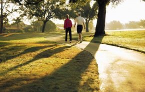 المشي يتغلّب على النوادي الرياضية بفوائده الصحية