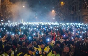 مجارستان و کاتالونیا عرصه تظاهرات ضد دولتی