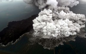 شاهد: لقطات جوية تظهر عظمة بركان وتسونامي اندونيسيا