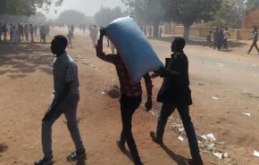 متظاهرو السودان يقتحمون مخازن ديوان الزكاة