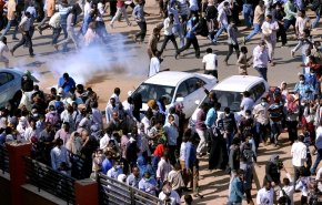الاحتجاجات في السودان تدخل مرحلة جديدة ورفع سقف المطالب